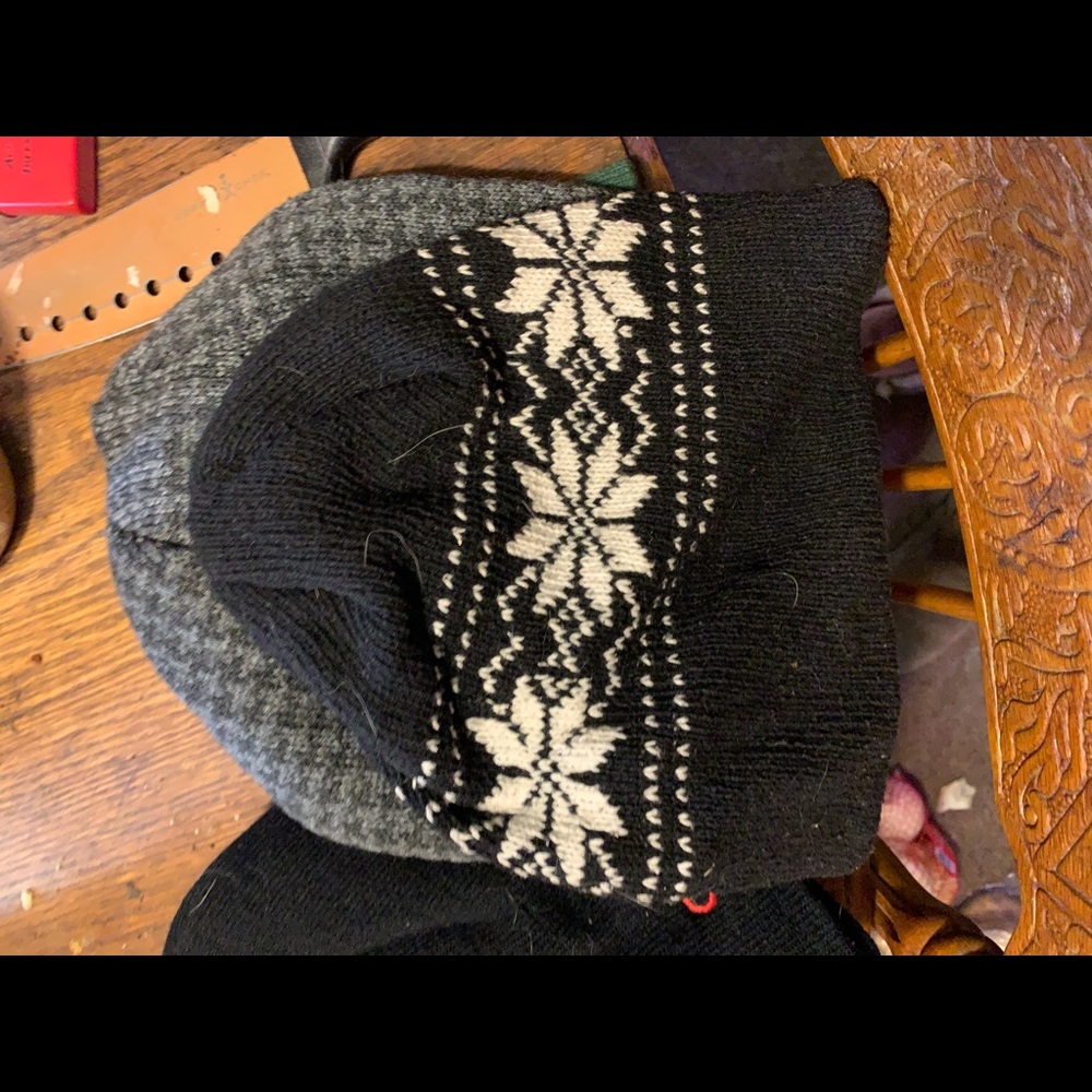Winter hats - Picture 4 of 7
